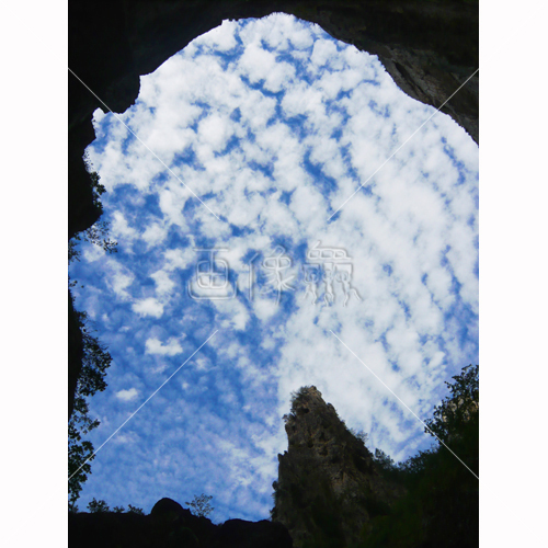 泉の底から見た空と雲の写真 画像衆 デザインを簡単レベルアップ 写真 模様 イラストのダウンロードサイト