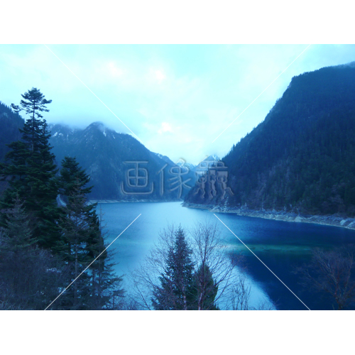 渓谷の湖の写真 画像衆 デザインを簡単レベルアップ 写真 模様 イラストのダウンロードサイト