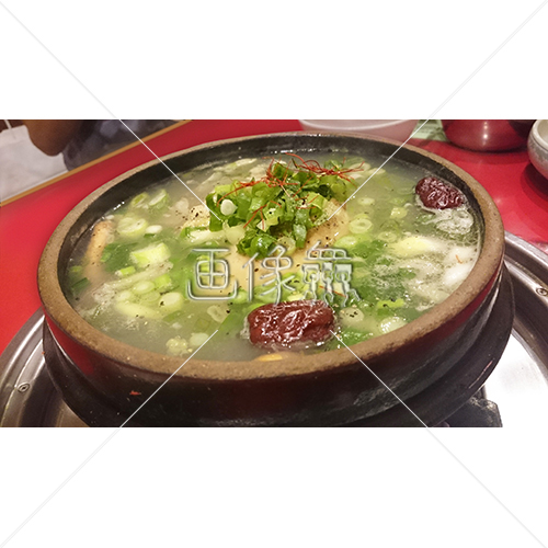 参鶏湯 サムゲタン 韓国料理 トゥッペギの写真素材 画像衆 デザインを簡単レベルアップ 写真 模様 イラストのダウンロードサイト