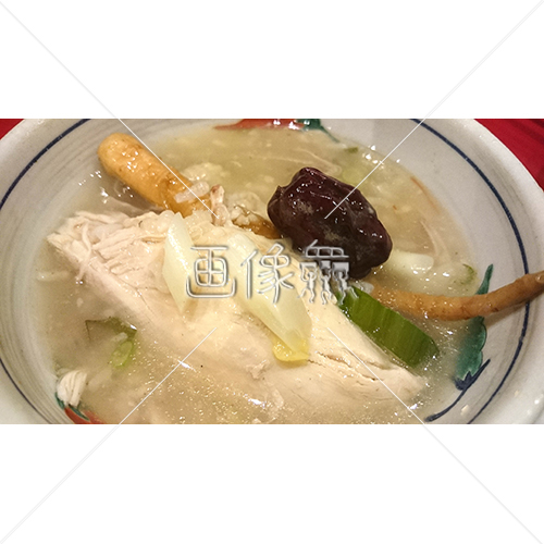 参鶏湯 サムゲタン 韓国料理 高麗人参 陶器によそうの写真素材 画像衆 デザインを簡単レベルアップ 写真 模様 イラストのダウンロードサイト