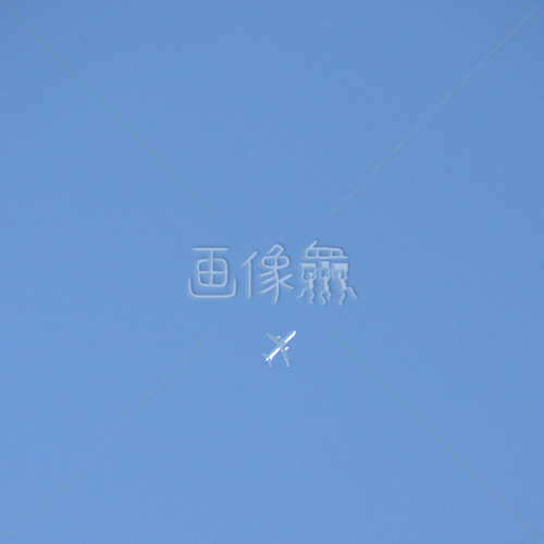 晴天の中飛ぶ飛行機の写真素材 画像衆 デザインを簡単レベルアップ